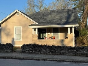 Building Photo - 520 S Eagleson Ave
