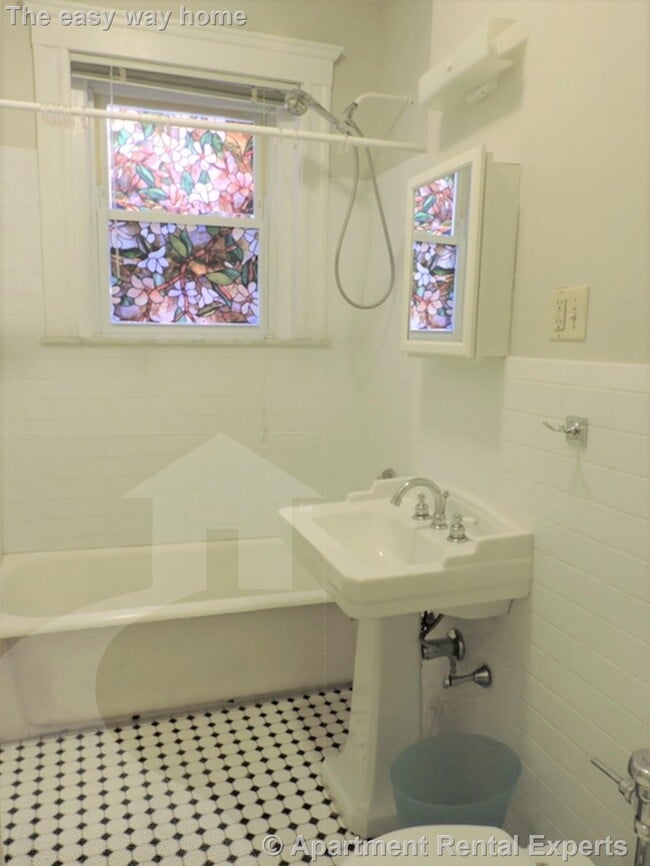 Building Photo - 11 Gray St