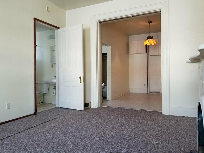 Foto del edificio - 227 W 16th St