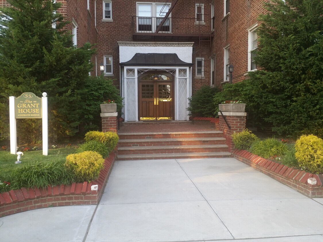 Primary Photo - 55 Grand Ave