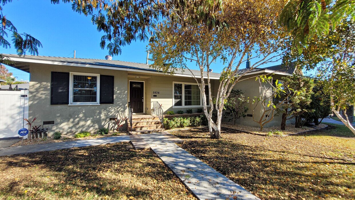 Primary Photo - Ranch Style Home 3 bedroom 2 bath with Pool