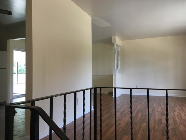 Building Photo - 45 Canterbury Dr