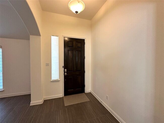 Building Photo - 615 Spanish Mustang Dr