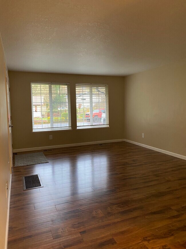 Foto del edificio - 1320 NW Maple Ln