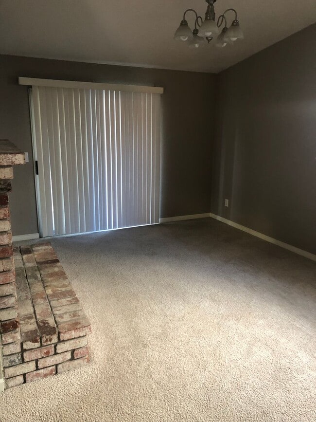 Building Photo - 2205 Temescal Dr