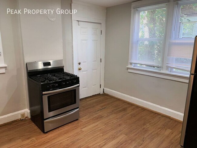 Building Photo - Available Fall 2025! Located on Central Ca...