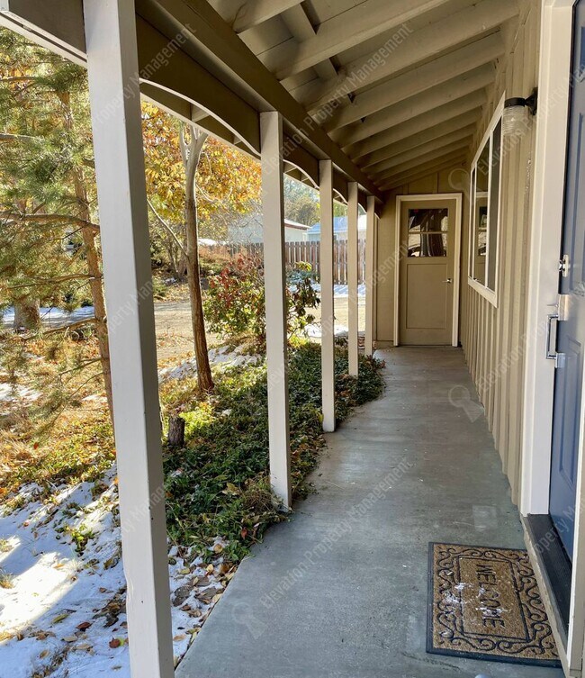 Foto del edificio - Updated 3 BR + home office w/ large yard in quiet cul-de-sac