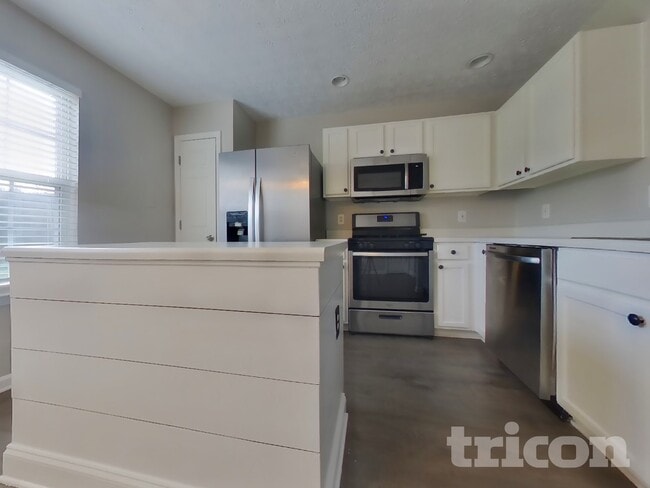 Building Photo - 220 Oak Grove Way