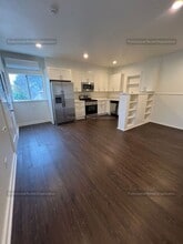 Building Photo - 1337 Oak St