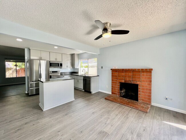 Foto del edificio - Newly remodeled 4B/2BA house w/ large back...
