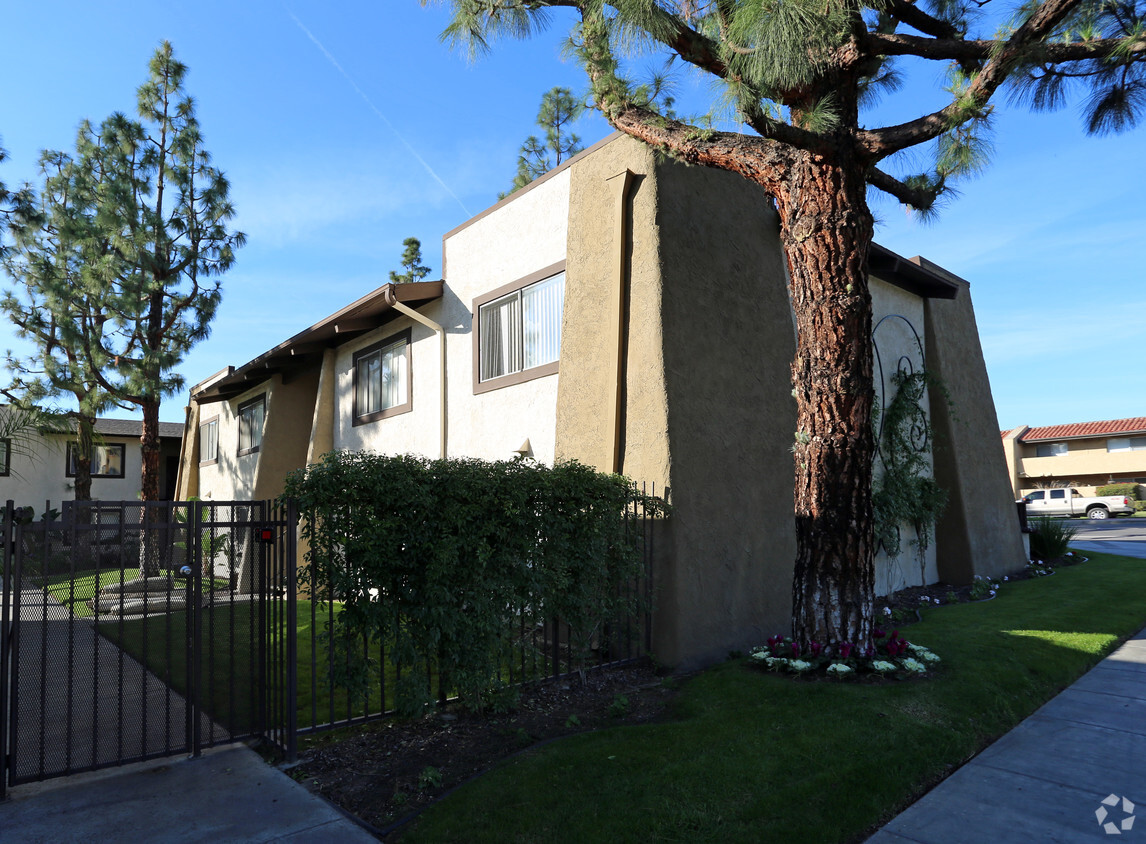 Primary Photo - Chapman Village West Apartments