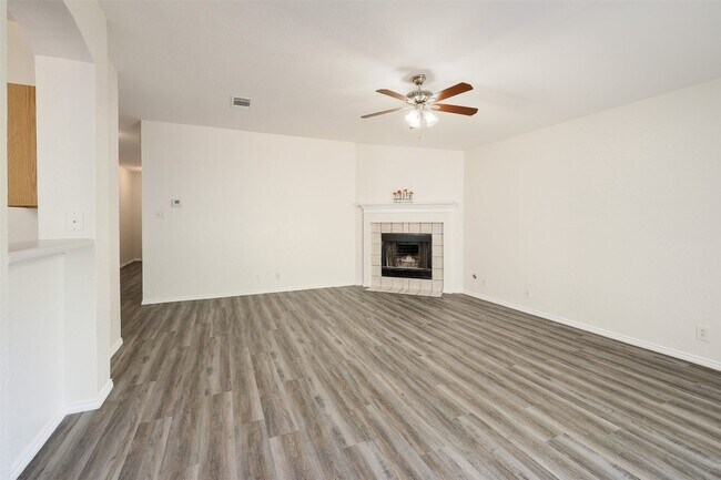 Foto del edificio - 9724 Copper Creek Dr