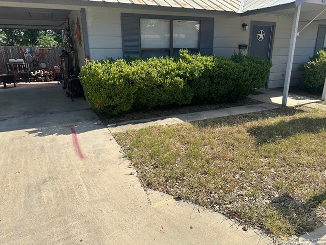 Photo - 401 W Adams St (Pleasanton, TX) House