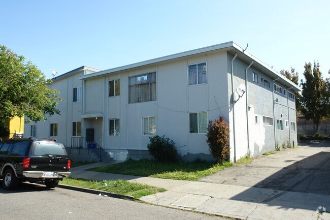 Building Photo - 2223 Bonar St