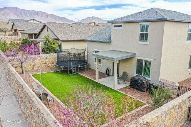 Building Photo - 7517 Red Cedar Dr