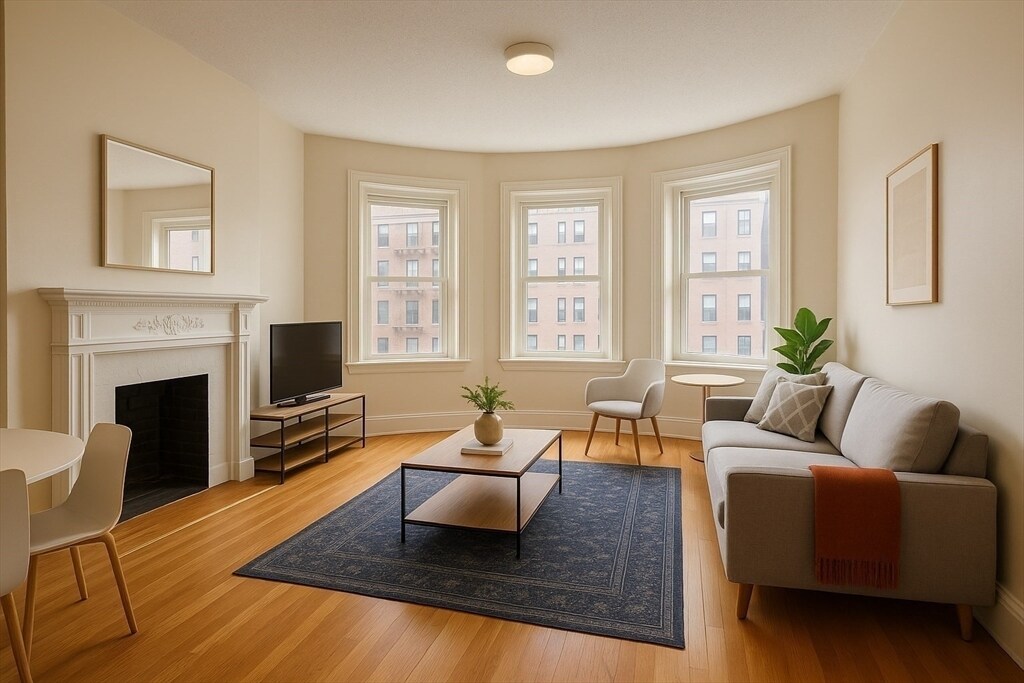 Primary Photo - 22 S Huntington Ave