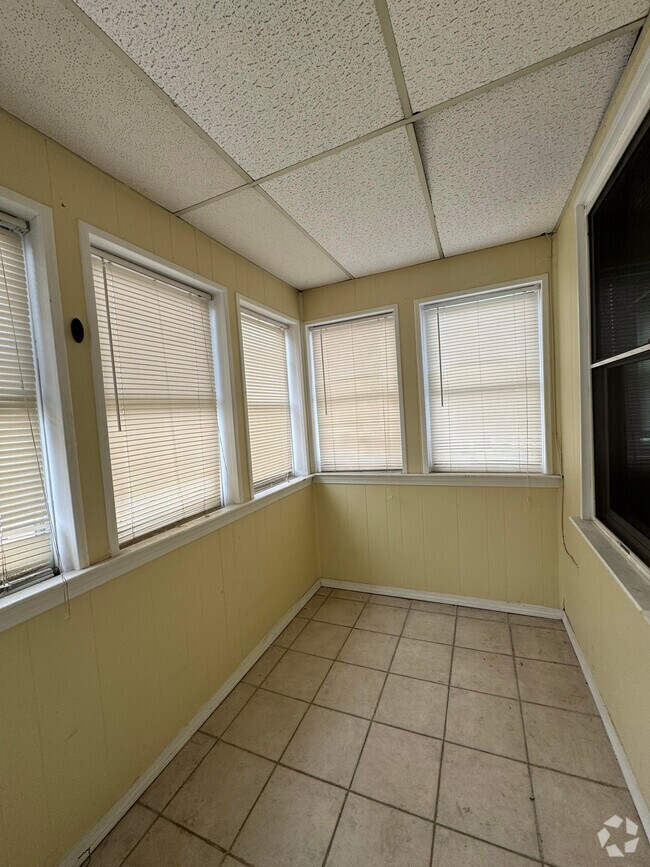 New Apartments For Rent in Warwick RI with Yard 1 Rentals