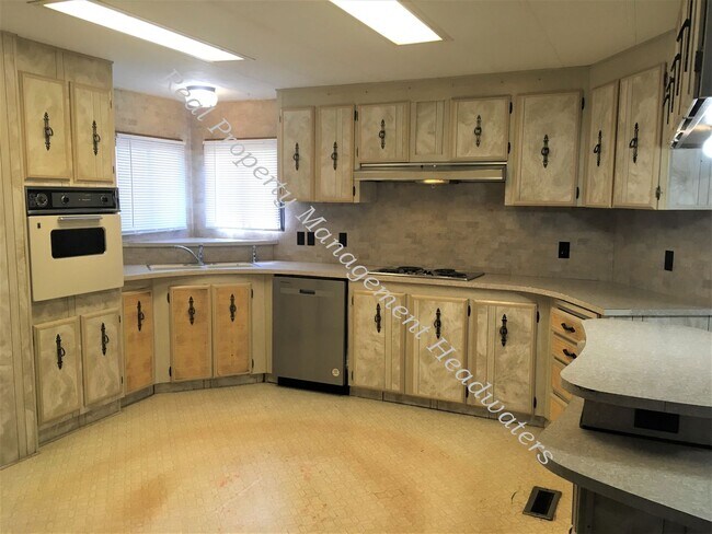 Building Photo - 3 Bedroom 2 Bath House for Rent