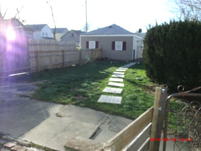 Building Photo - 701 runnion ave