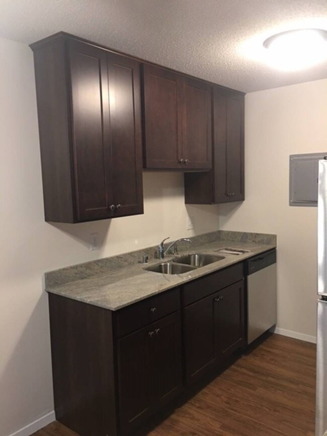 Rhode Island Chateau Apartments Saint Louis Park, MN