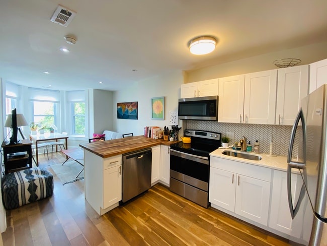 602 M St NW #3 Living Area - 602 M St NW