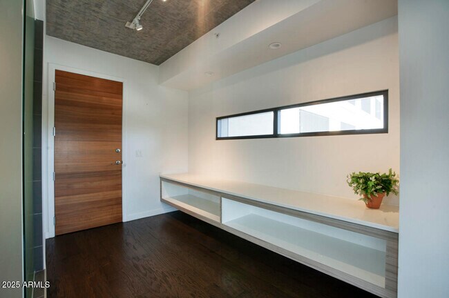 Foto del edificio - 100 W Portland St