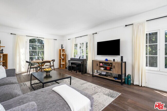 Foto del edificio - 101 N Clark Dr