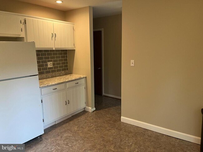 Building Photo - 168 Oakmont Ct