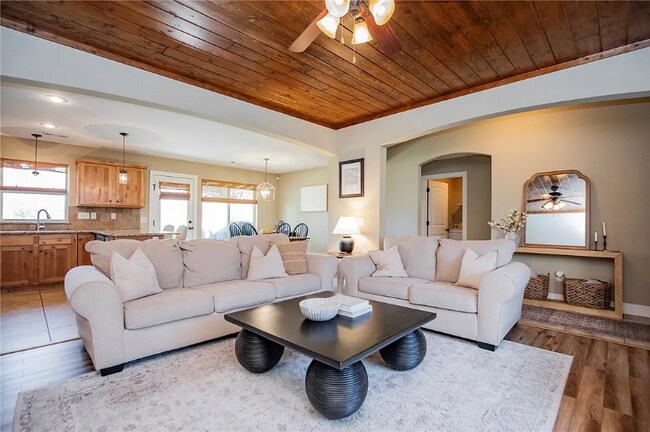 Building Photo - 808 Sand St