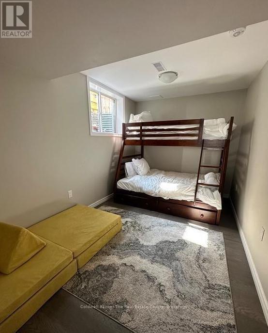 Photo du bâtiment - 270 Wild Rose Dr