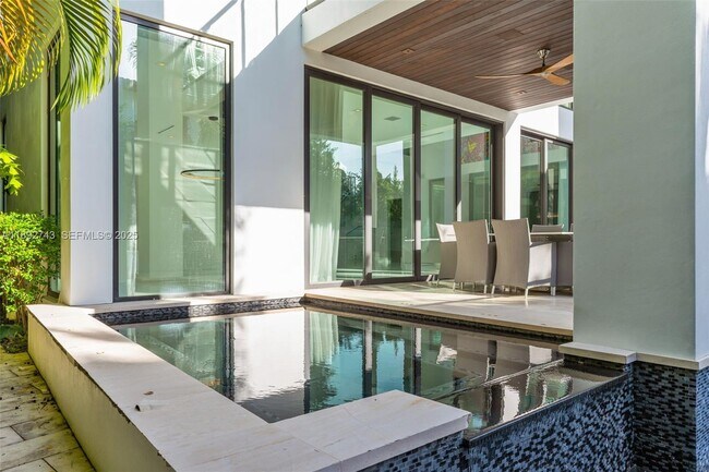 Building Photo - 124 Park Dr