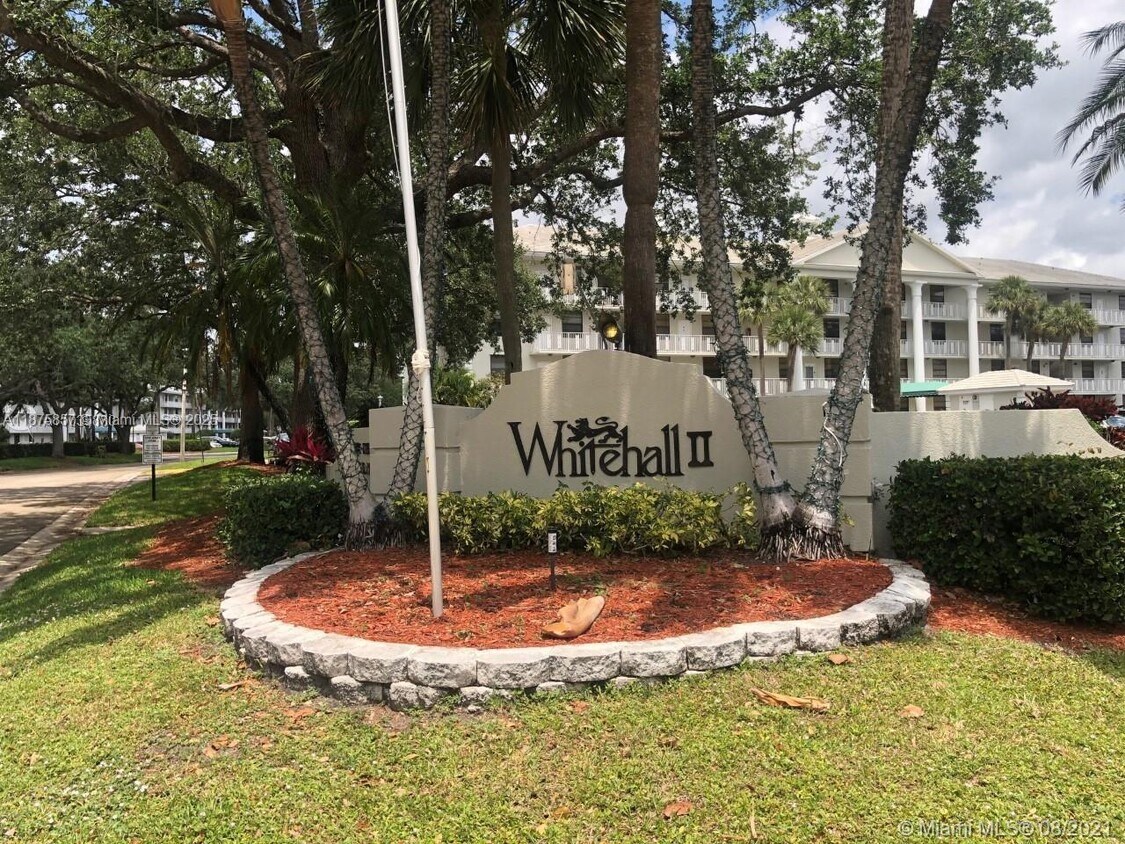 Foto principal - 1715 Whitehall Dr