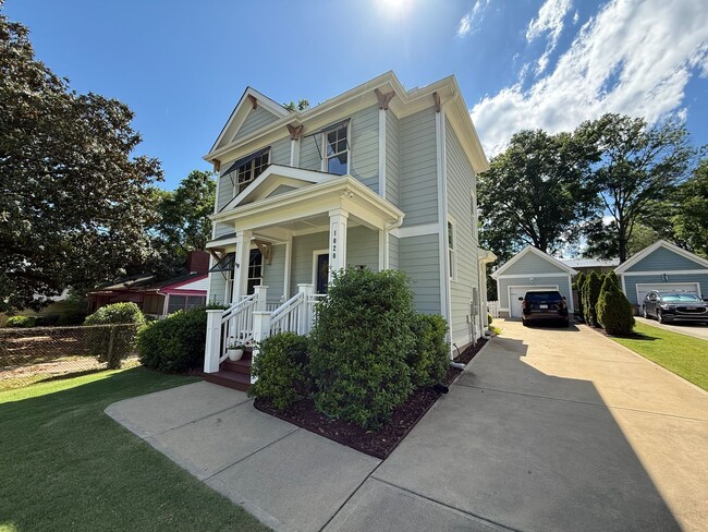 Building Photo - Stunning 3BD, 2.5BA Downtown Raleigh Home ...