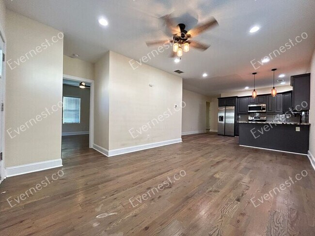 Foto del edificio - 998 Mayson Turner Rd NW