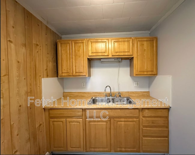 Building Photo - 610 N 9th St