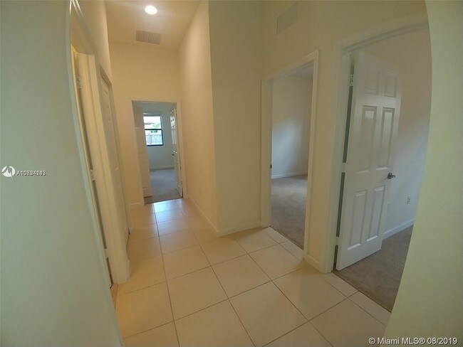 Building Photo - 204 SE 35th Ave