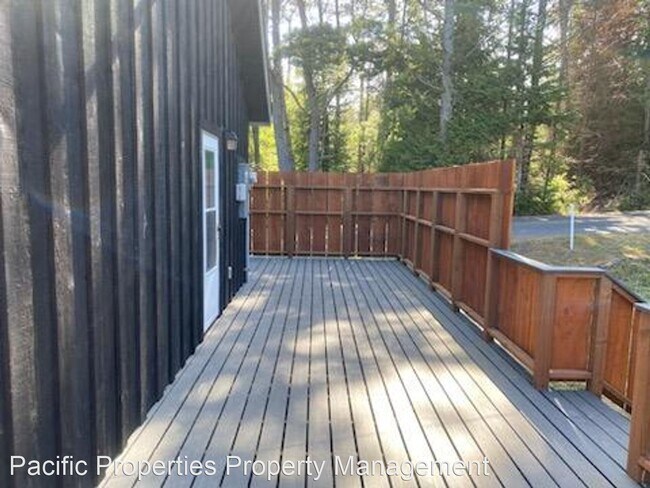 Building Photo - 3 br, 1 bath House - 55542 Bates Rd