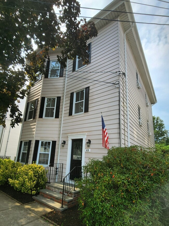 Building Photo - 49 Oliver St