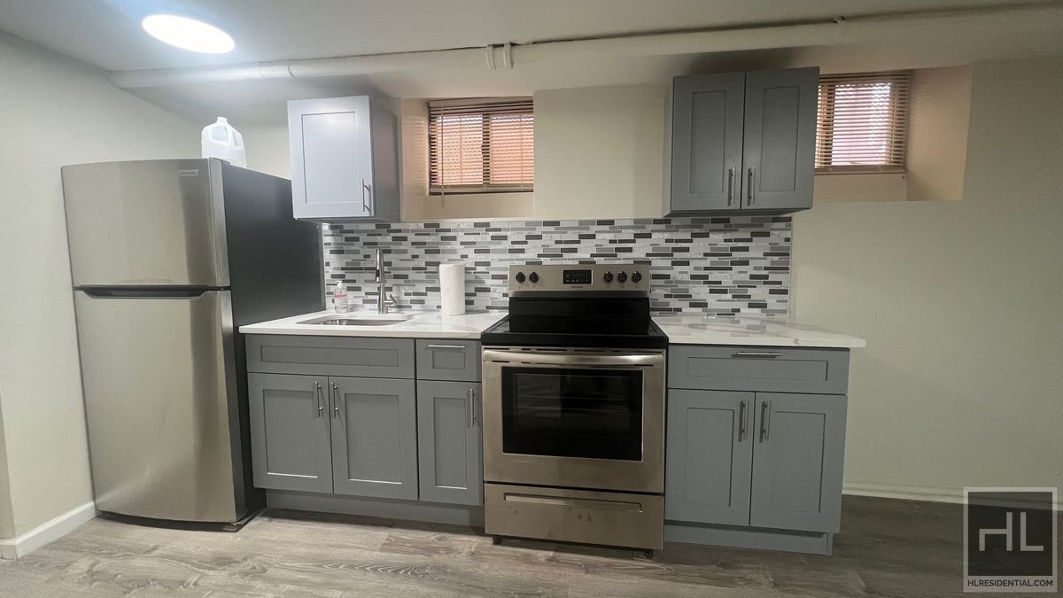 GUT RENOVATED LARGE 1 BEDROOM SEMI- BASME... - GUT RENOVATED LARGE 1 BEDROOM  SEMI- BASME...
