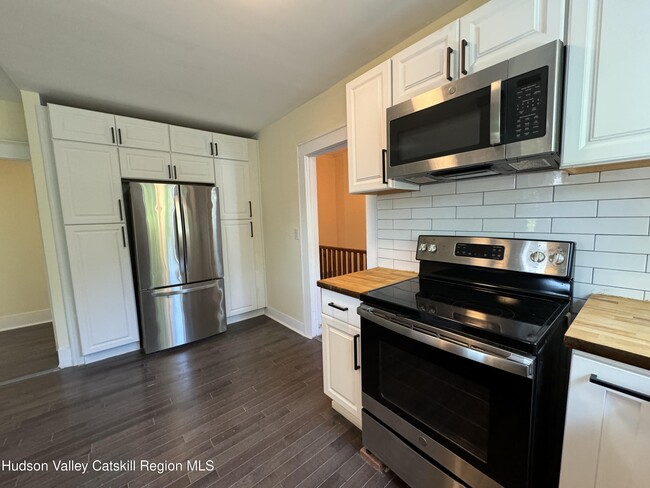 Building Photo - 2476 W Main St