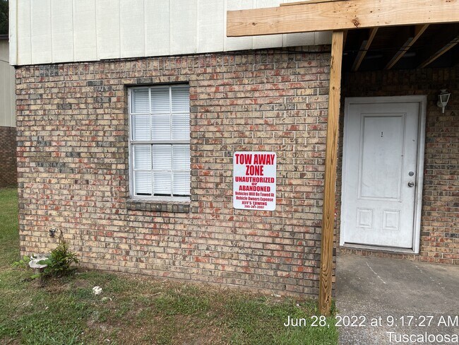 ENTRANCE - 3304 7th Ave E