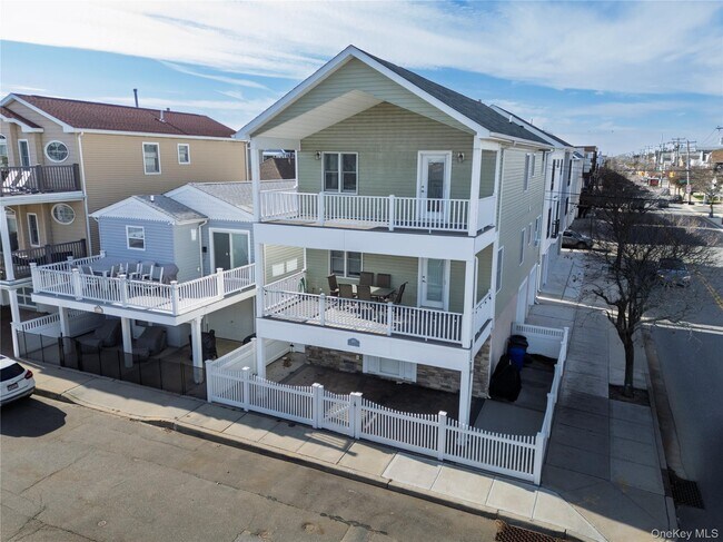 Building Photo - 105 Arizona Ave