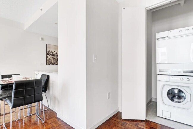 Foto del edificio - 479 Washington Blvd