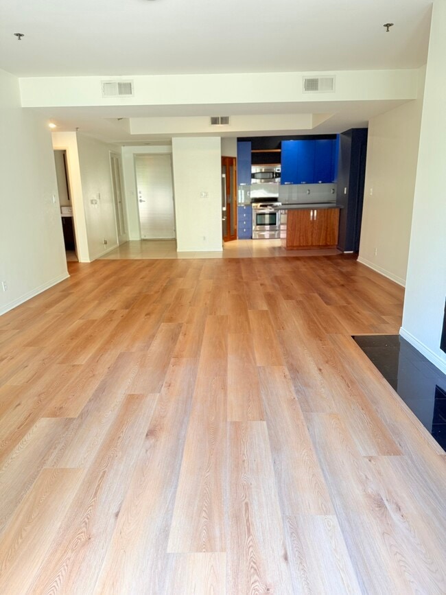 Foto del edificio - 2222 N Beachwood Dr