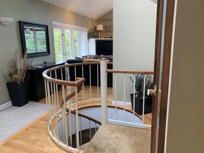 Building Photo - 4 Potter Pond