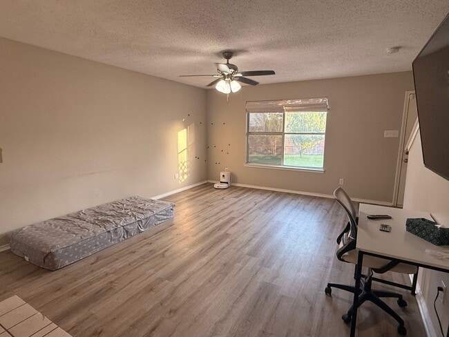 Building Photo - 4329 Apple Dr