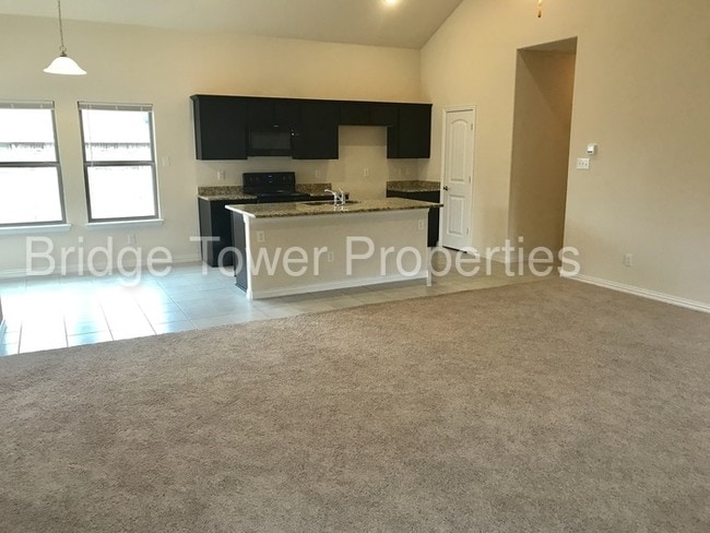 Building Photo - 703 Woodcrest Dr, Ennis