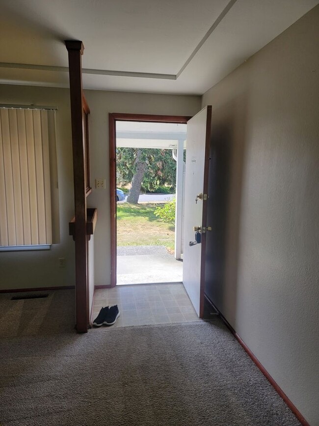Building Photo - Affordable Lakewood 3 bedroom Rambler
