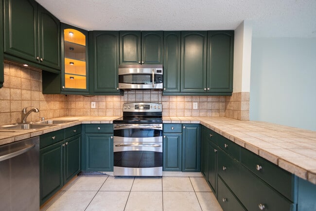 Foto del edificio - 1640 Shaker Cir