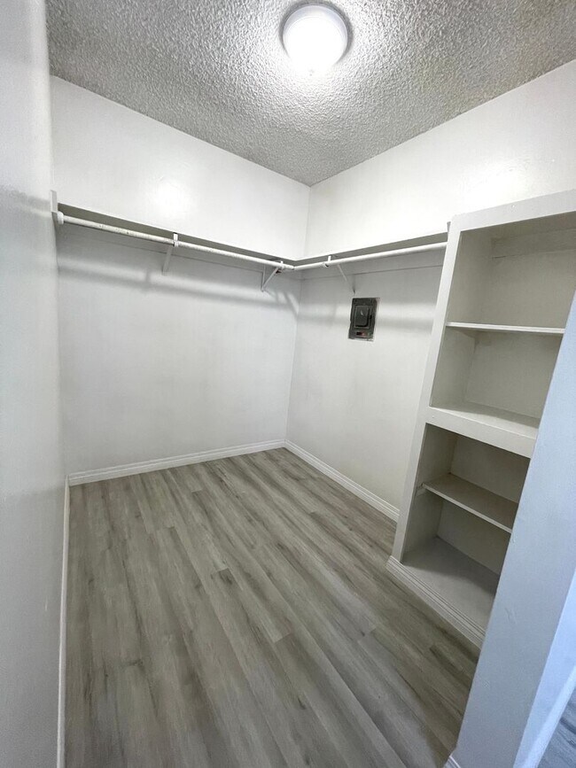 Foto del edificio - One Bedroom Apartment